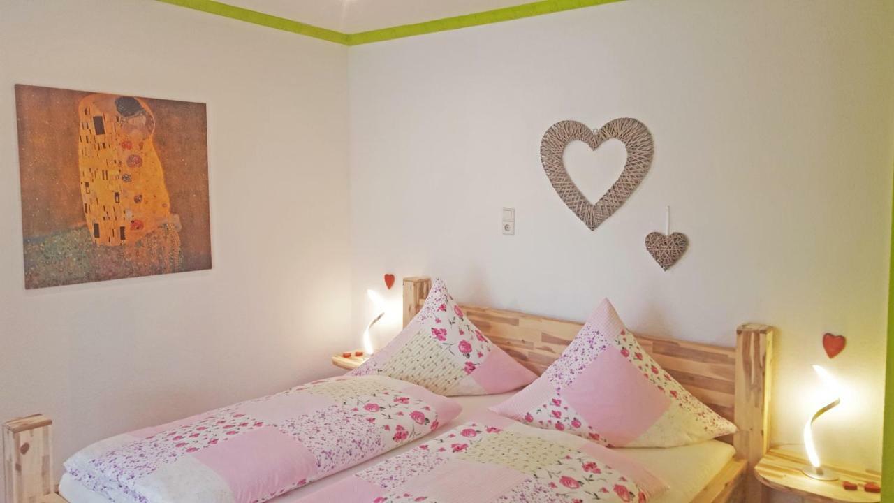 Ferienhaus Am Traumpfad Hatzenport Exteriör bild