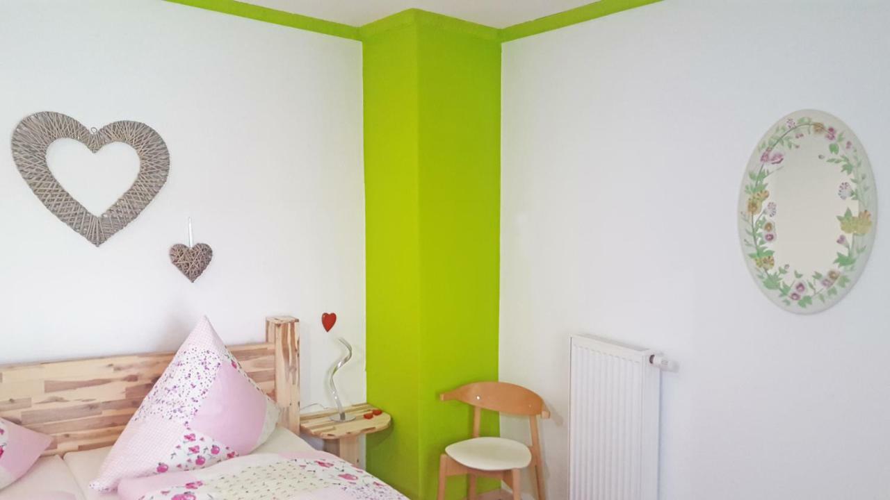 Ferienhaus Am Traumpfad Hatzenport Exteriör bild